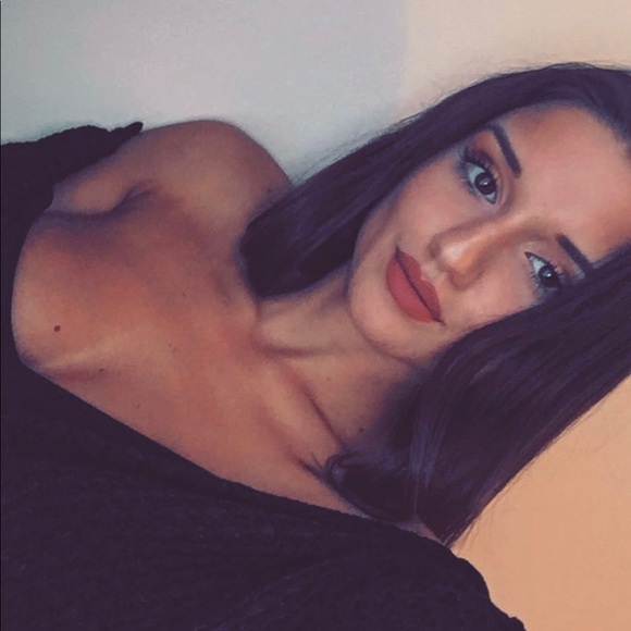 Meet your Posher, Agatha - Picture 1 of 1